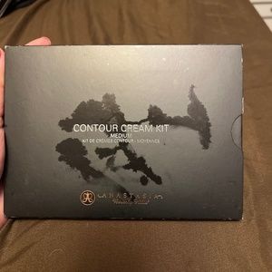 NEW! Anastasia Medium contour kit